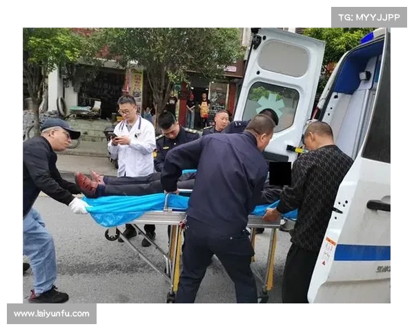 事发青岛!老人遭蛇咬命危,紧急救援令人揪心 事发青岛!老人遭蛇咬命危,紧急救援令人揪心